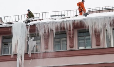 Чистка крыш от снега