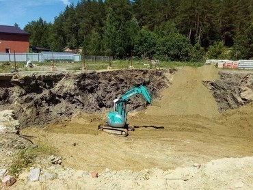 Копаем котлованы под фундамент
