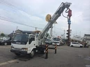 Бурение ям под столбы и опоры