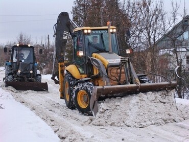 Уборка и вывоз снега.