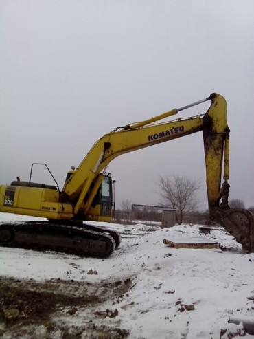 Komatsu 220, Hitachi 220
