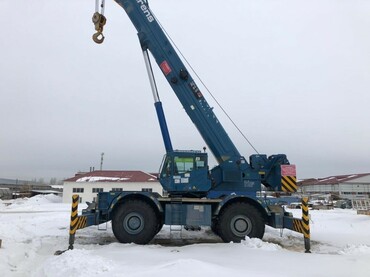 Grove RT 890E