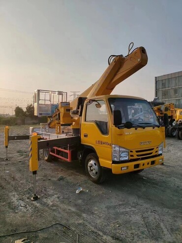 Isuzu Elf