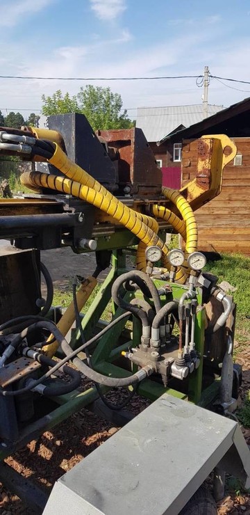 Малогабаритная буровая установка ТТ107В-02