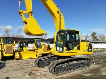 Komatsu PC200