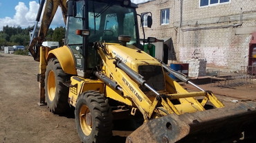 New Holland LB-90