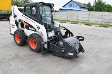 на Bobcat