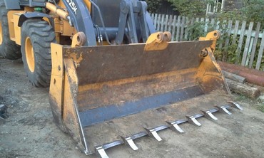 John Deere 325 k