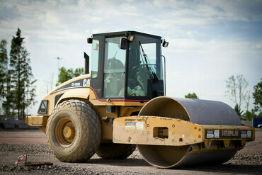 Caterpillar, SDLG RS 8140