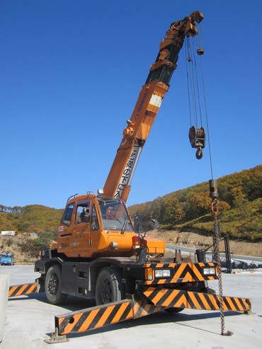 Tadano TR 100