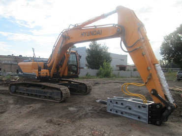 Hyundai 330 LC7