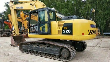 Komatsu 220