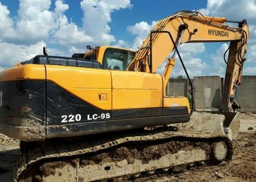 Hyundai 220