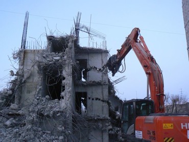 Hitachi ZX200 с гидроножницами