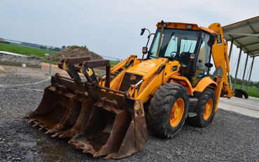 JCB 4СХ