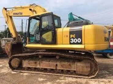 Komatsu PC300-