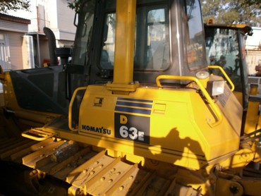 KOMATSU D63E12