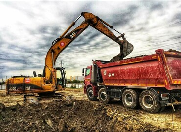 CAT 325