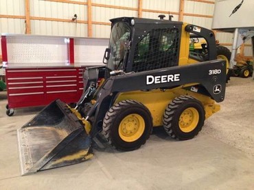 John Deere 318D