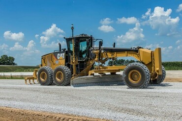 John Deere, Caterpillar, CASE, ДЗ