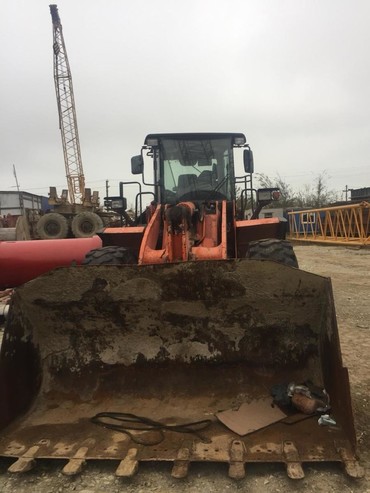 HITACHI ZW220