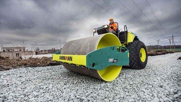 KOMATSU