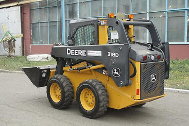 John Deere 318D