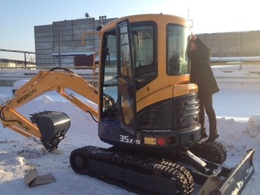 HYUNDAI R35Z-9