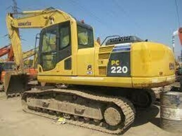 Komatsu PC220-8