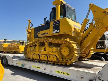 Komatsu D275A