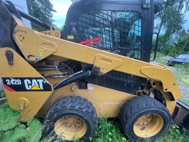 CAT 242D
