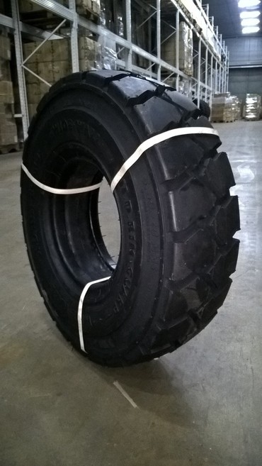 Шины для погрузчиков вилочных Komatsu, Caterpillar, Doosan и других