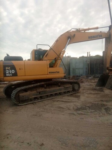 Komatsu 210