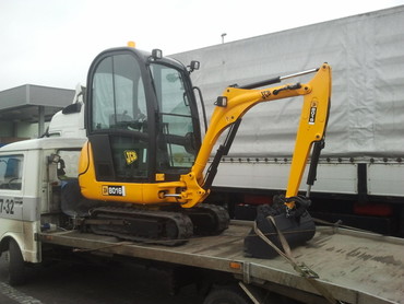 JCB 8016
